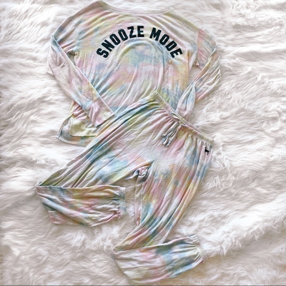 PINK Victoria's Secret Other - PINK VS Snooze Mode Long Sleeve